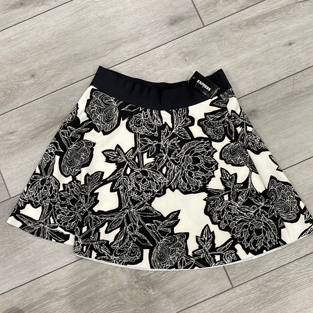 Express black and white skirt XS